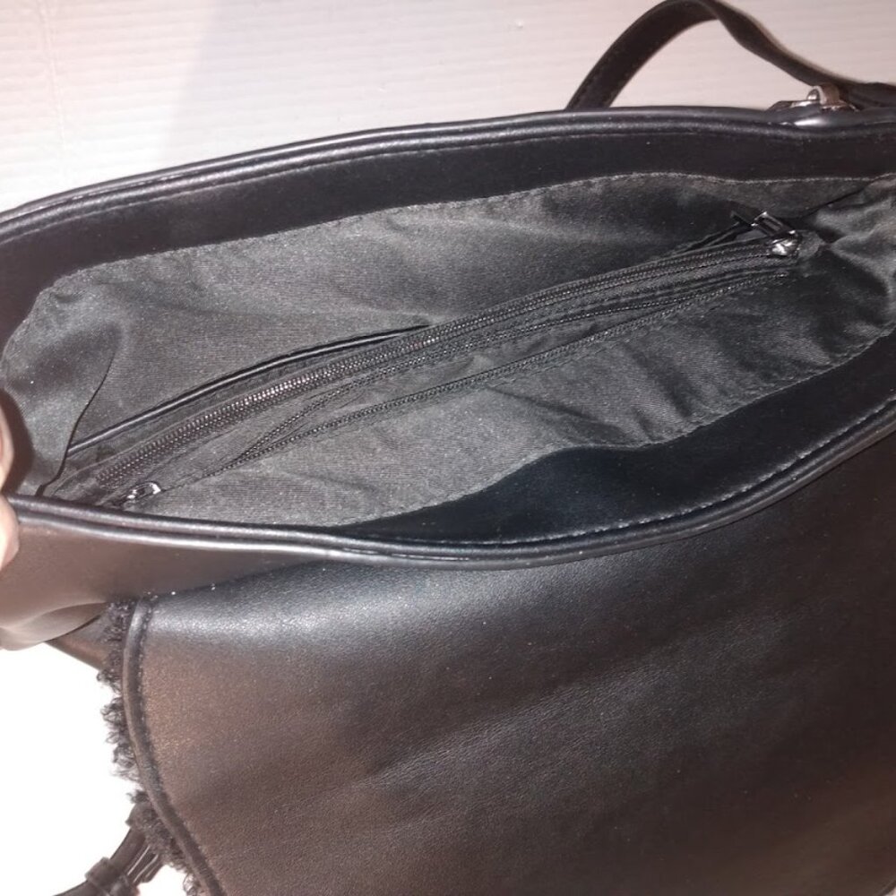 MMS: Black multi compartment crossbody/shoulder bag W/ detachable strap. - Picture 6 of 9